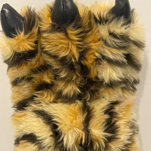 Tiger Stripe Claw Slipper - Picture 2 of 4